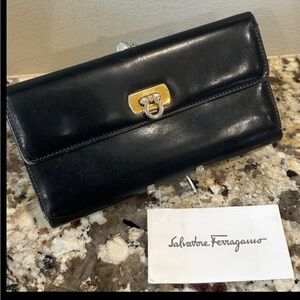 Pre Loved Salvatore Ferragamo Black Leather Wallet